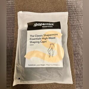 BRAND NEW - Shapermint Essentials High-Waist Shaping Capri -Black